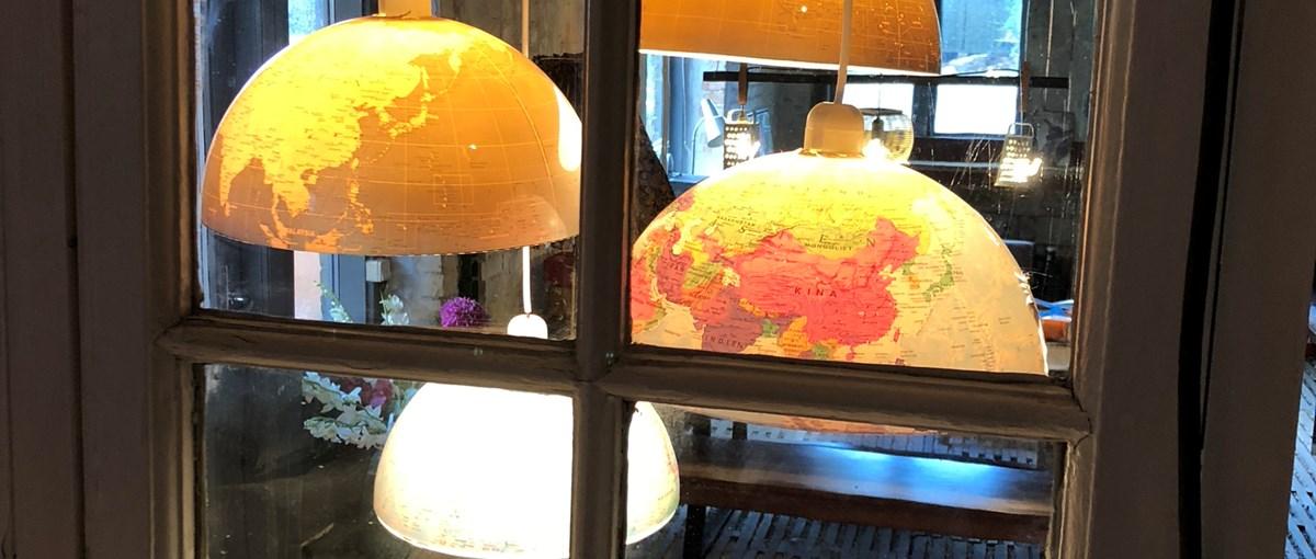 DIY: En gammel globus bliver til en loftslampe