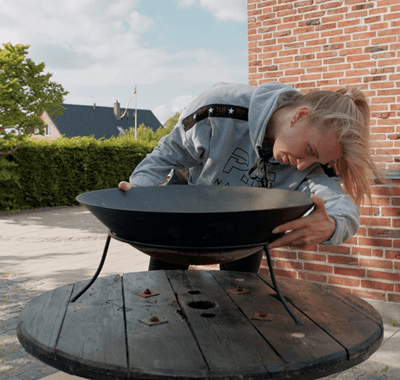 DIY: Camilla forvandler en kabeltromle til overraskende bålsted