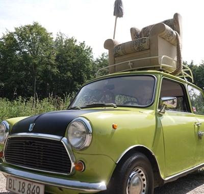 Unikt på DBA: Mr. Beans bil med lænestol på taget