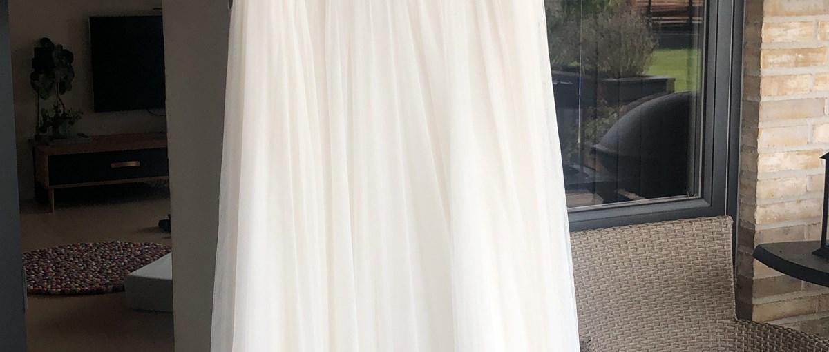 Trine har en ubrugt brudekjole til salg på DBA