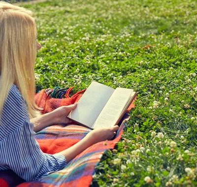 LISTE: 10 oplagte bøger til din sommerferie