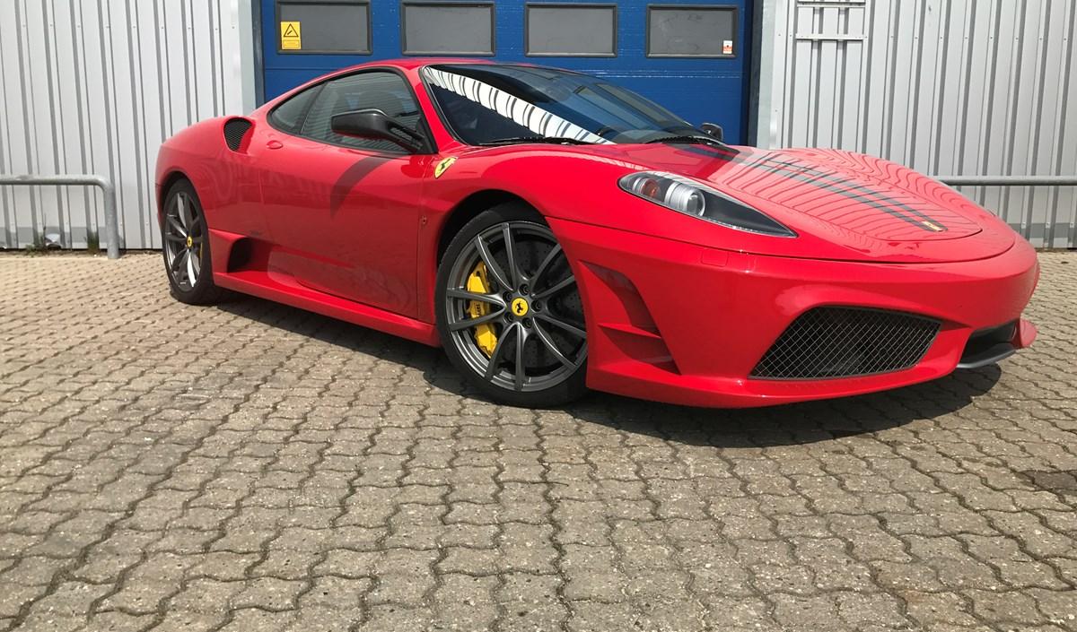 Til salg: Var det noget med en rød Ferrari?