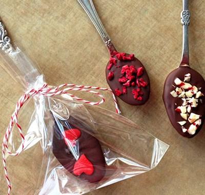 Den perfekte, lille julegave: Hjemmelavede chokoladeskeer
